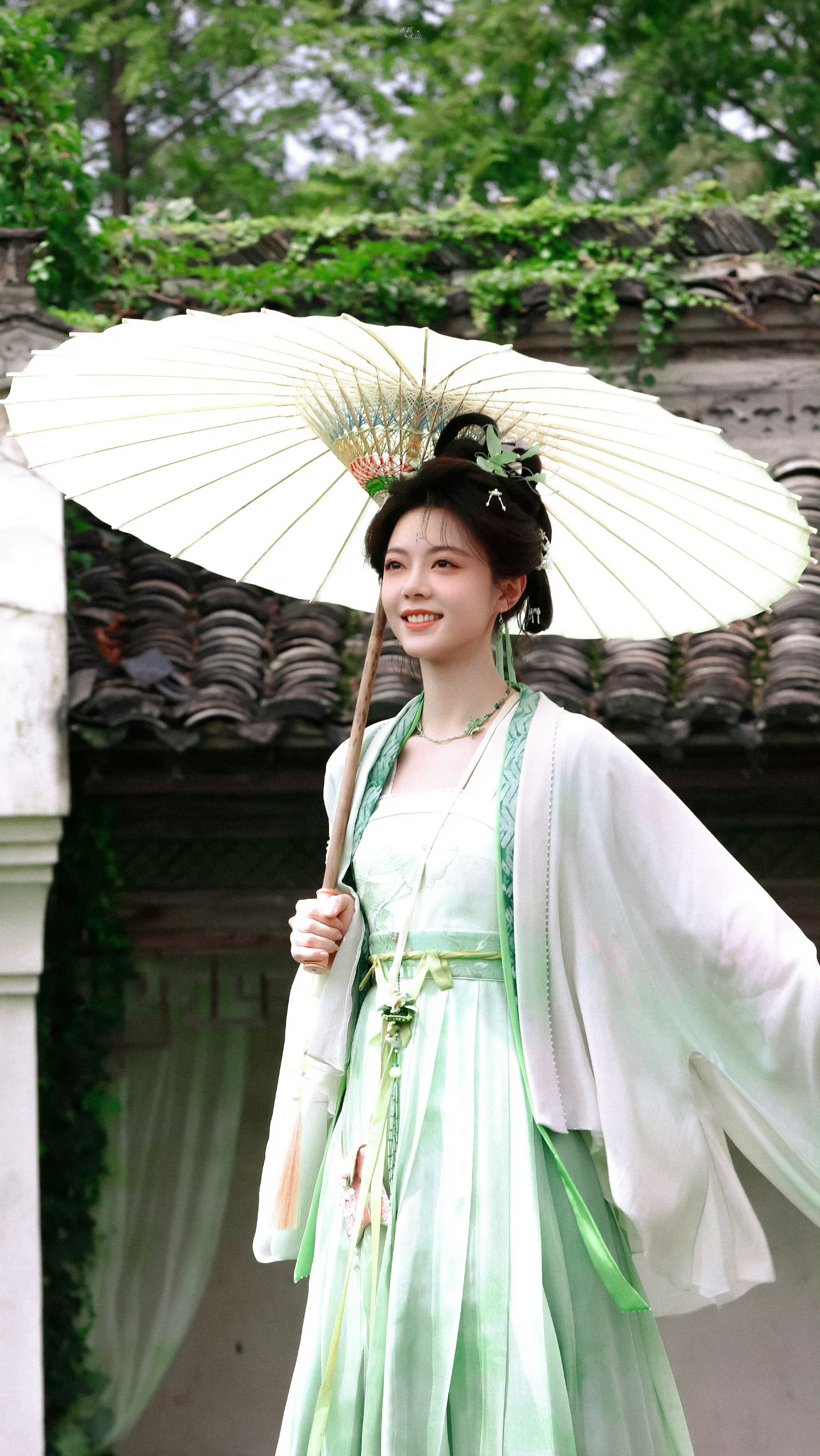 赵今麦王安宇开机同框zjm赵今麦楚听雨 楚听雨你很妙，一念江南剧组有演员赵今麦的