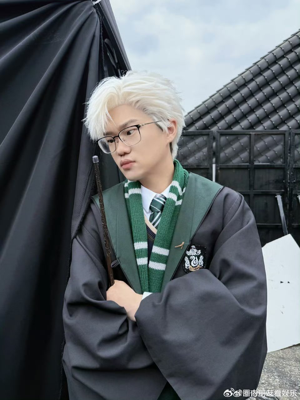 李飞白发造型李飞白发造型太有冲击力，高冷贵气并存，不说话时气场碾压，颜值赛道直接