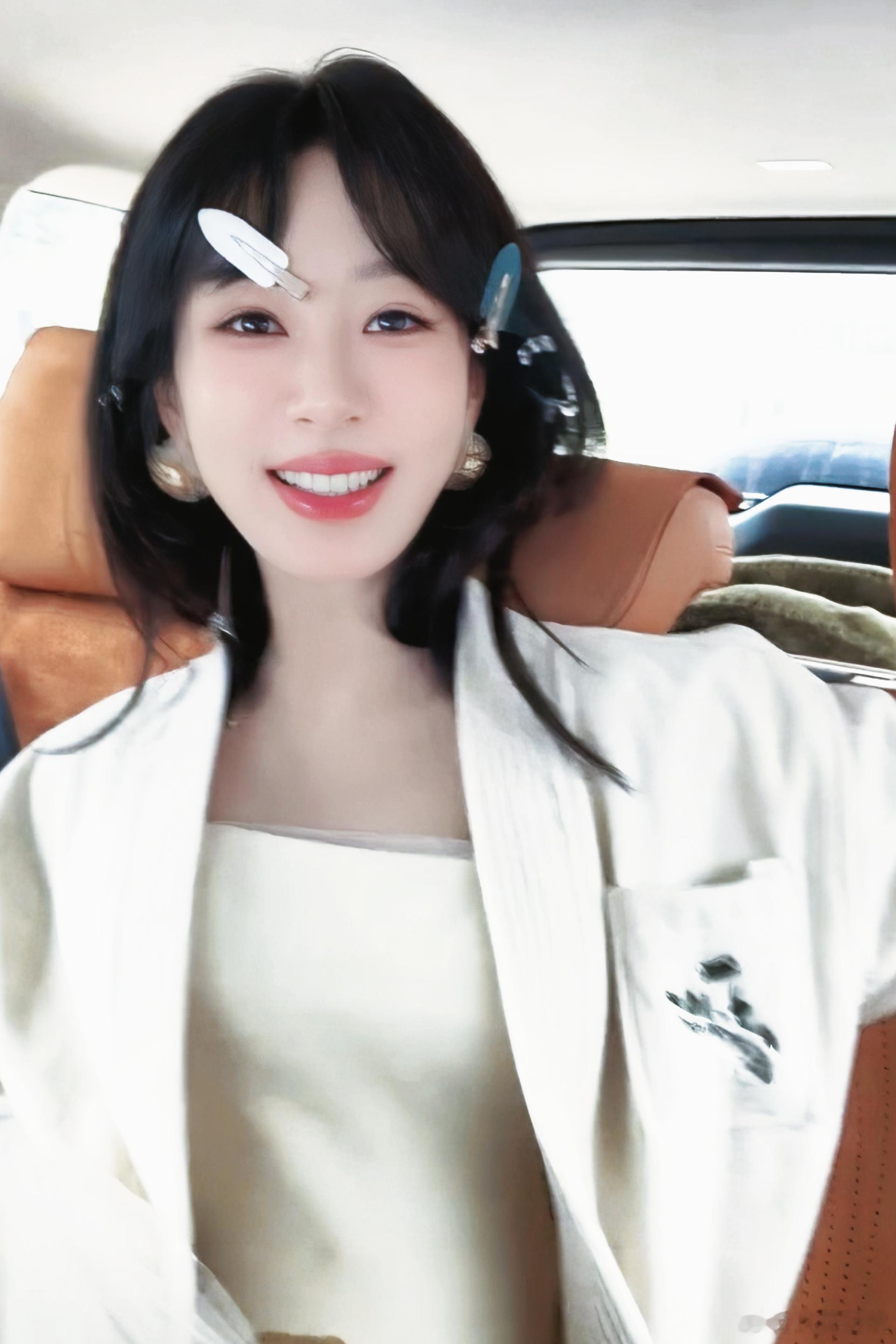 杨紫 yz杨紫玉兰花开君再来 yz 杨紫董竹君我在山谷湖泊间拾荒，捡拾散落的星辰