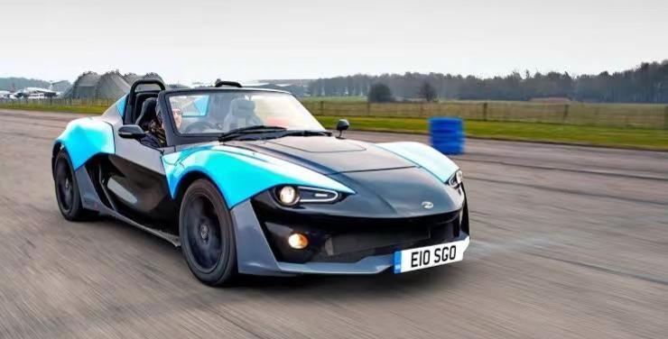 Zenos E10。你见过一台车，只有700多公斤，却塞进了一台350匹的2.3