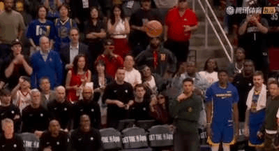 杜兰特关键封盖！詹姆斯你学着点。
图1-2：这球防得真好，面对小个突破一步未让，