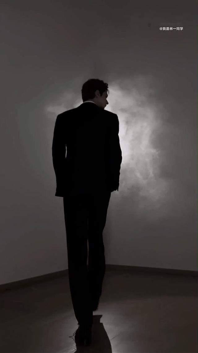 林一伴手礼送老鼠干林一这伴手礼居然是自己的老鼠干哈哈哈，虽然知道是玩偶，但这丑萌