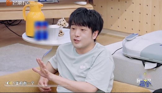 大锁说何炅能看到坐在桌边的人 我们的宿舍 大锁讲与何炅的事儿太温馨咯！当编剧在角