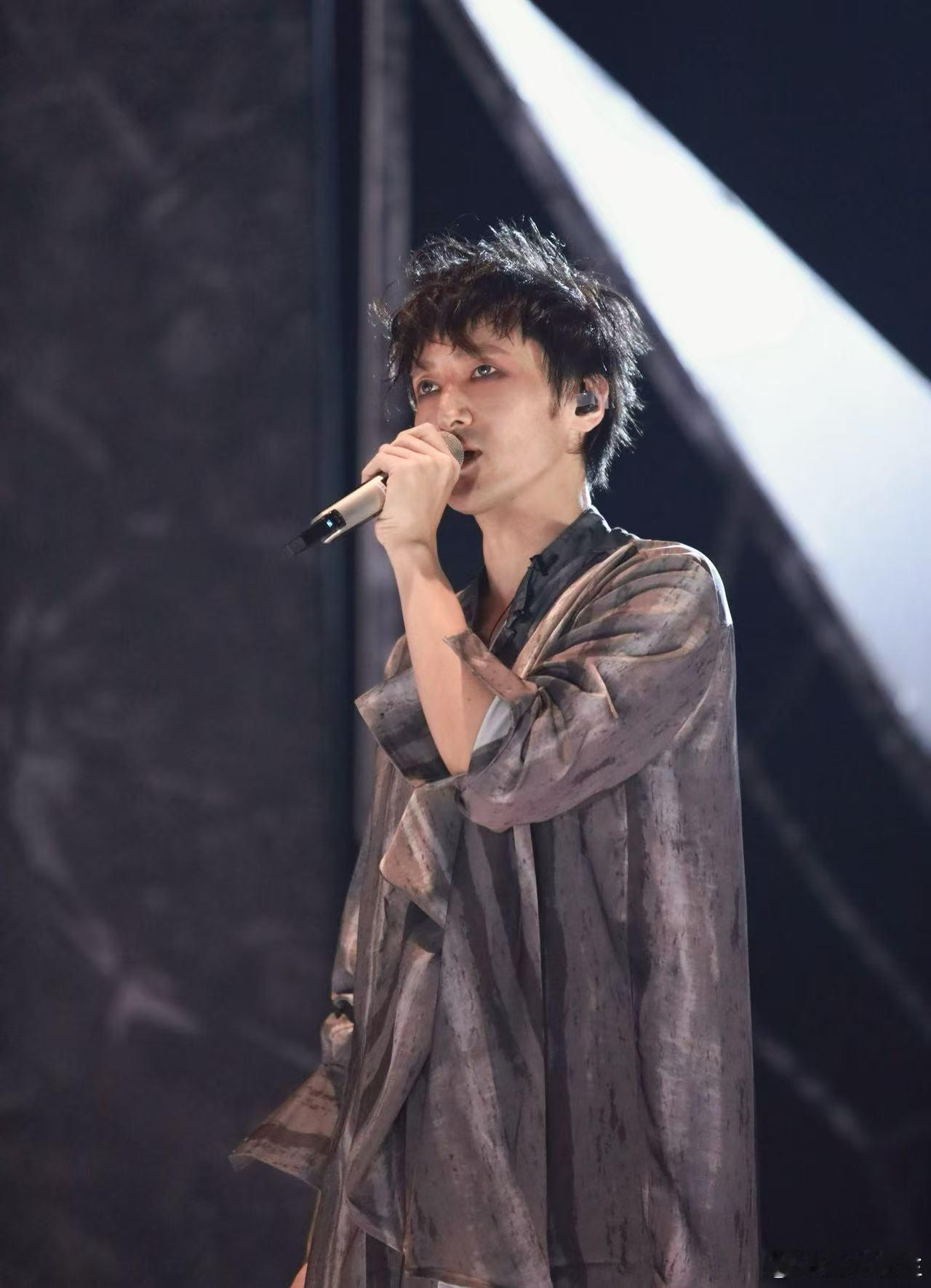 披哥6舞美披荆斩棘淘汰王传君部落第一名 追完整期直播心情跌宕起伏，王传君部落拿下
