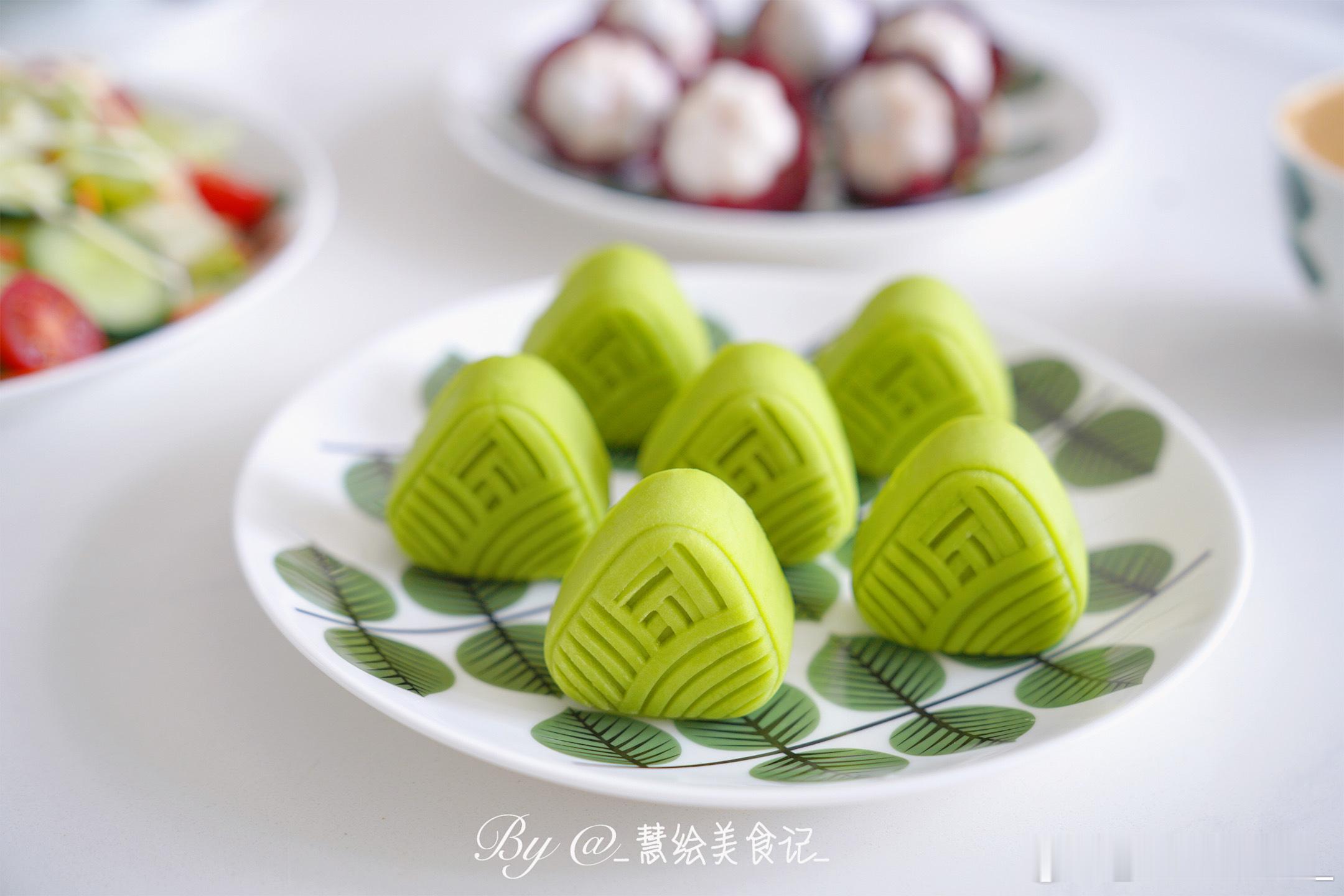 端午节早午餐咖啡配粽子~甜粽咸粽都喜欢，还有绿豆糕，蒸杂粮，蔬菜沙拉，山竹~端午