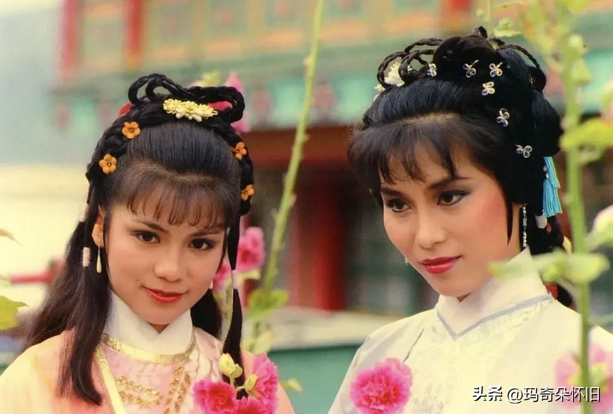 🎬黄蓉&穆念慈 | 活得通透与爱得执着，各有江湖
分享一组83版射雕的片场旧照