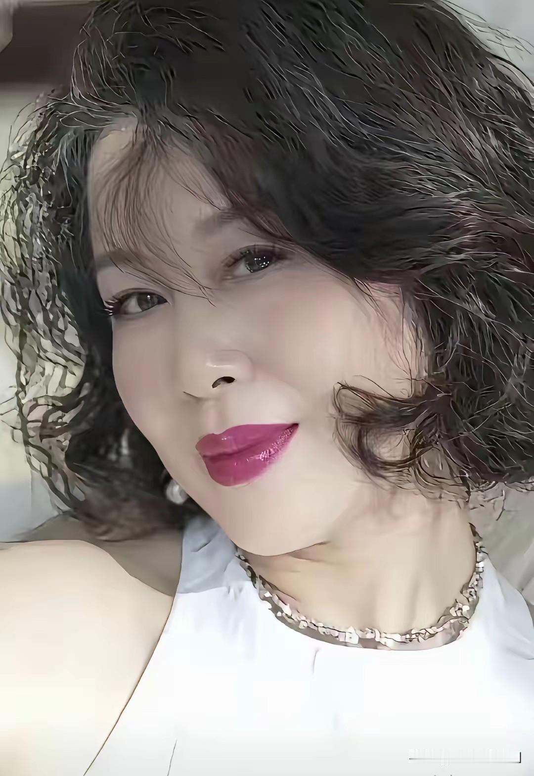 我原单位一多年老友李头，五年前他老伴因一场意外离世，有个儿子也远在一线城市安家落