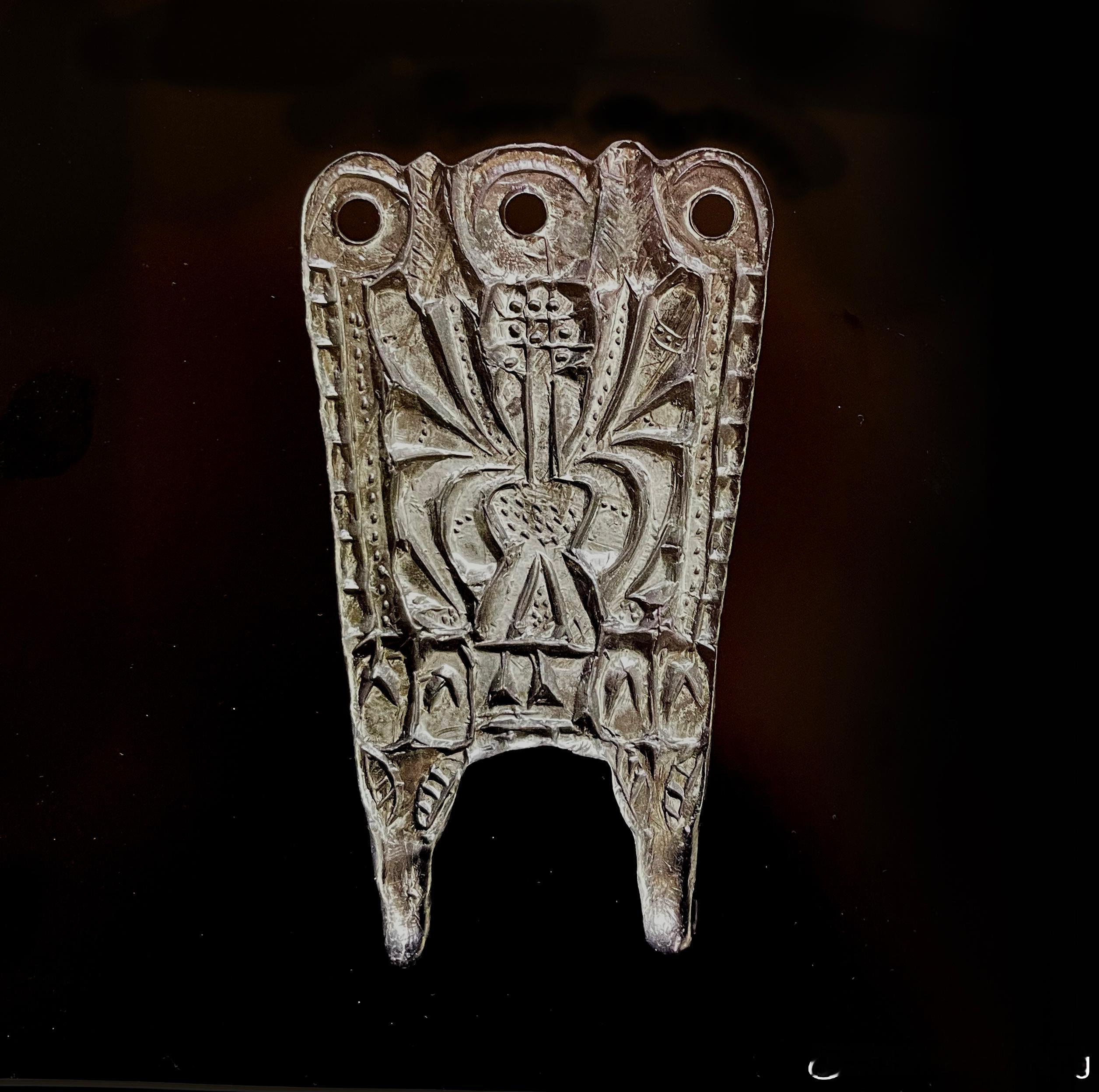 中世纪早期艺术  Early Medieval Art  银质挂钩此挂钩可理解为