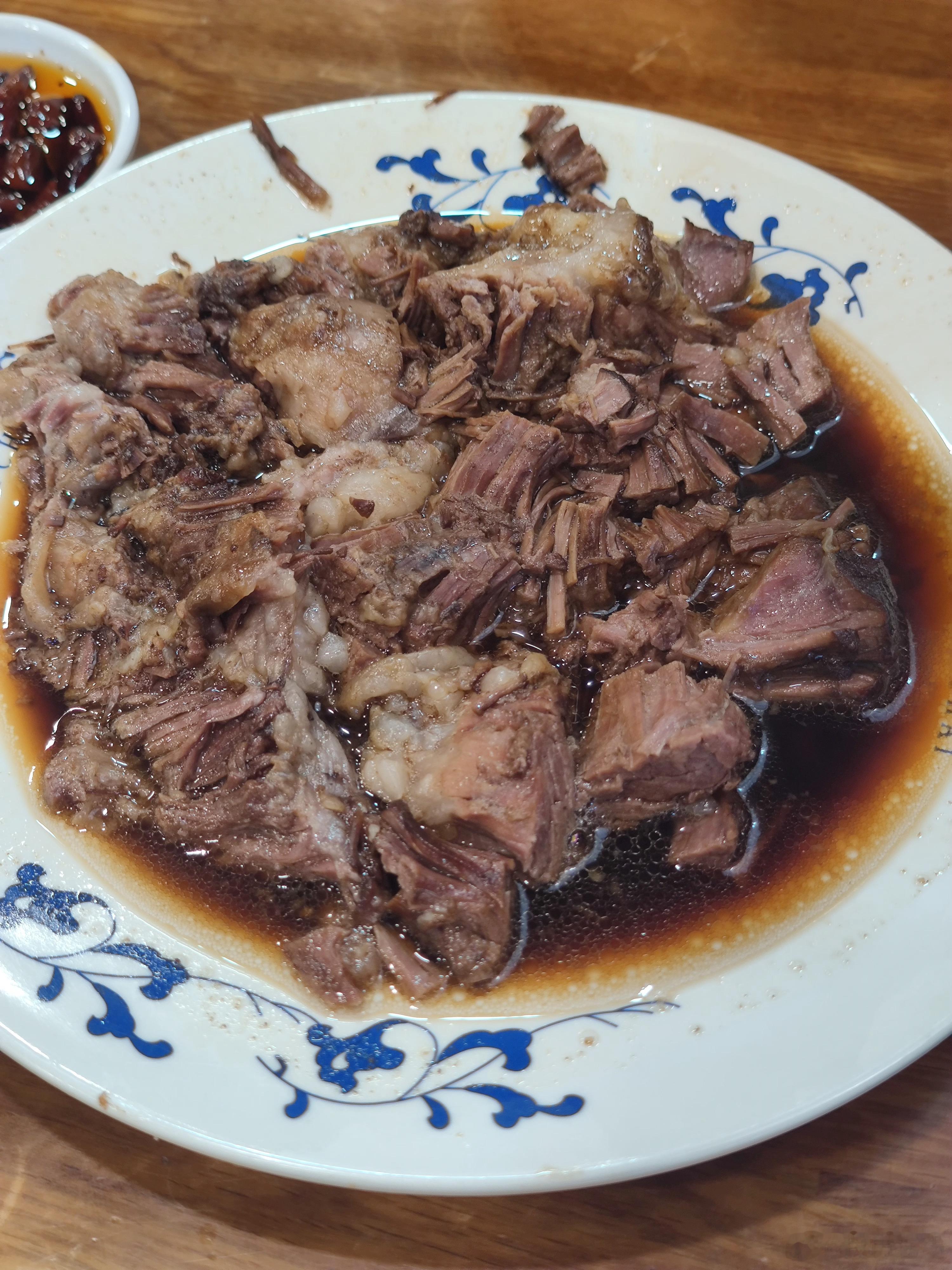 来尝尝这香喷喷的柴氏牛肉面，在他家可以实现不要面的牛肉面[awsl][awsl]