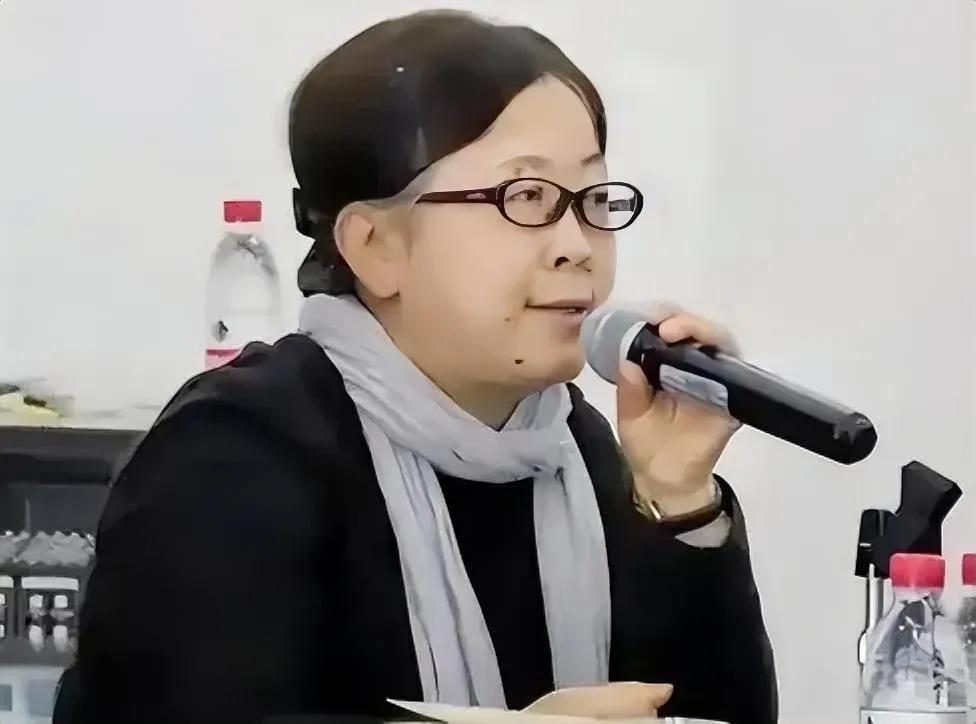她公开声称，日本杀害中国人，是为了民族融合，是为了推动大东亚共荣圈......我
