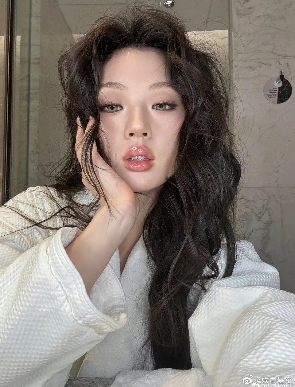 单依纯粉丝现在最好不要闹了老老实实等工作室出结果，真的侵权了道歉+赔偿，把姿态放