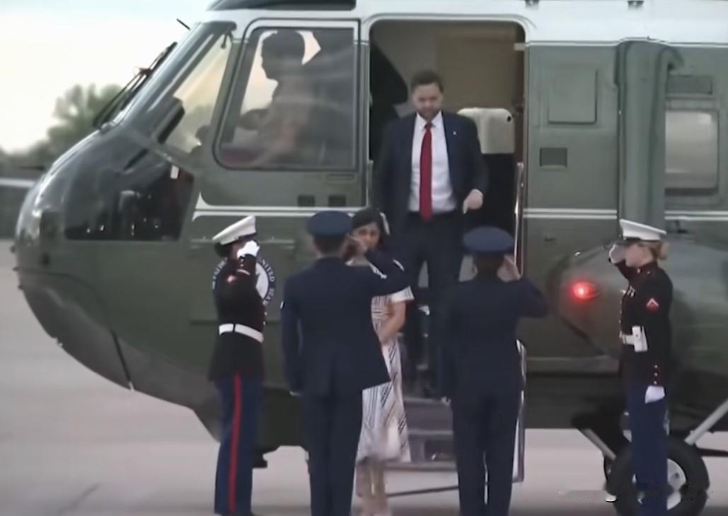 美副总统万斯
从“边缘”转成“香饽饽”
       2026年4月10日，万斯