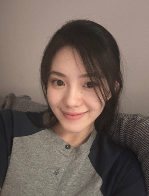 素颜的刘浩存。 