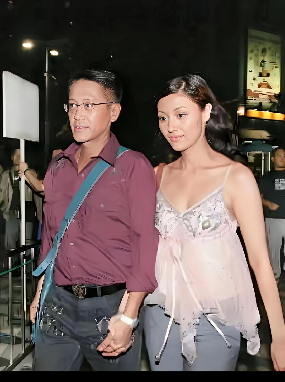 人家那叫自信，觉得自己那么美，身材又好，啥烂麻袋穿上都更衬出她的天资美貌来。
她