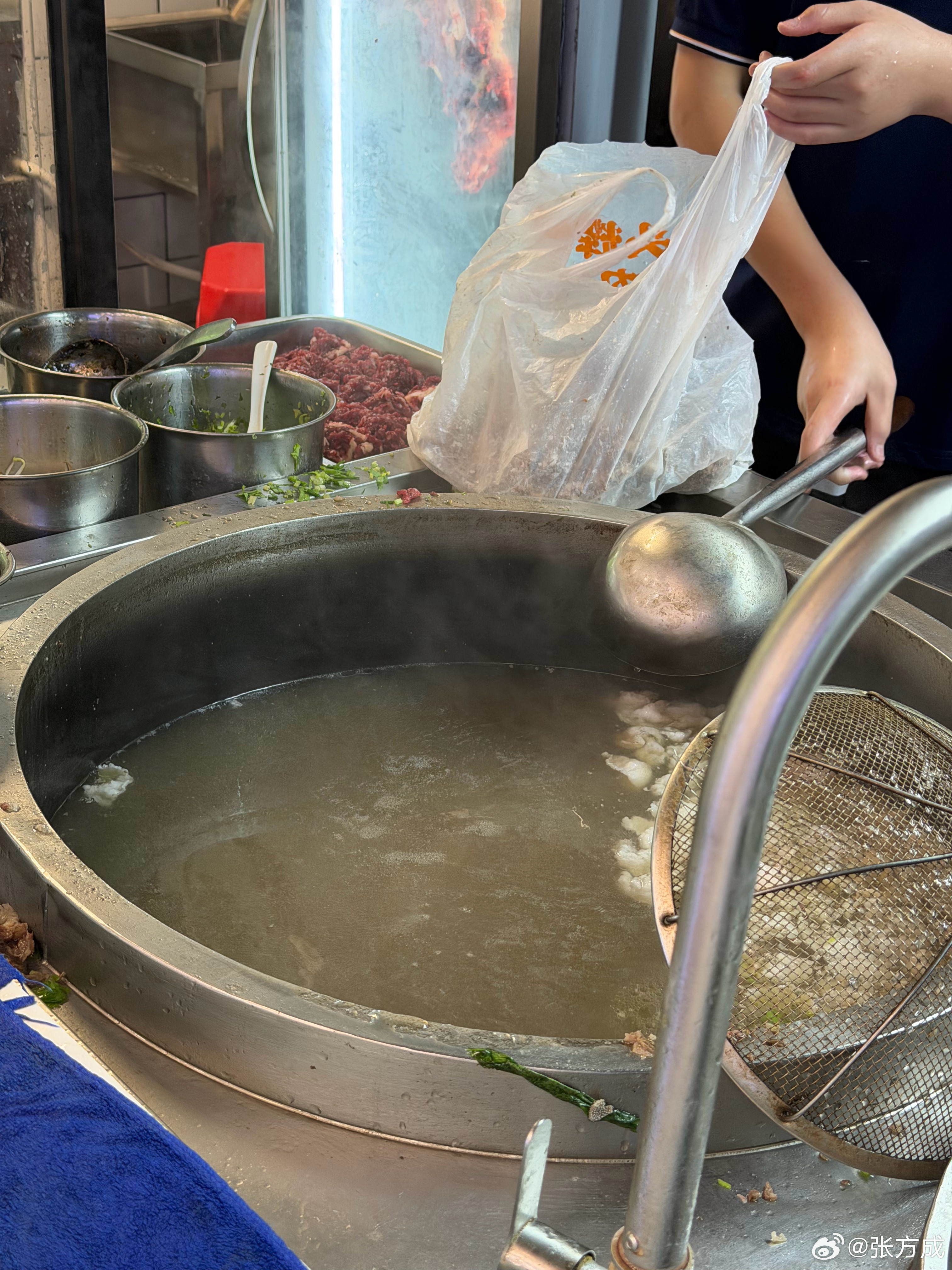 早午饭整个高配的这粿条和牛肉出了广东就没这个味了但是这牛肉据说是西北的可能还是广