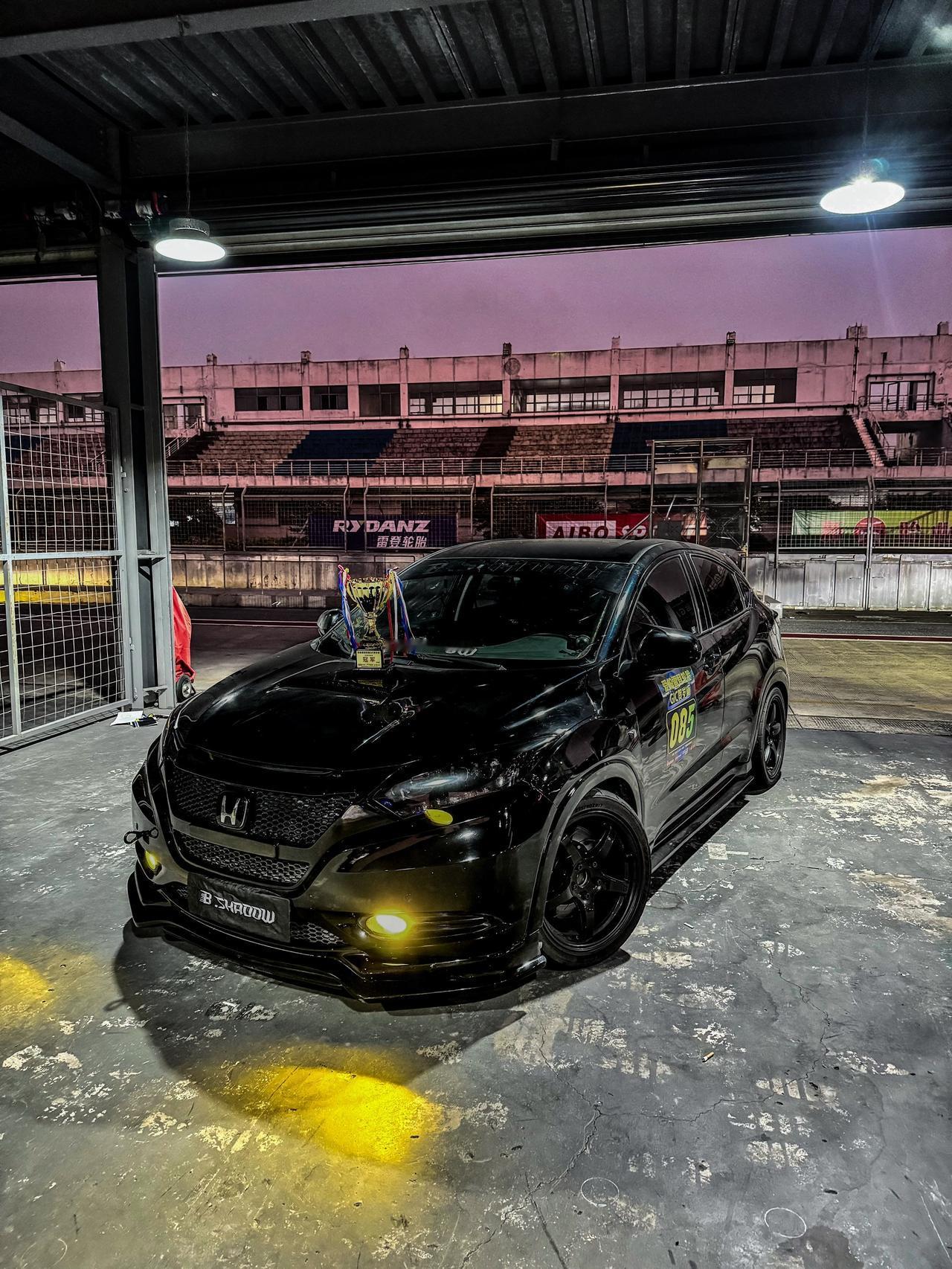 把一台本田缤智改成赛道日大玩具需要几步？首先肯定是提升动力，动力部分这台缤智用了