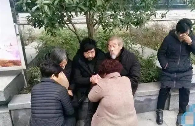 浙江叶先生9岁的儿子被人捅死，这消息如重磅炸弹，瞬间炸碎了叶家的平静。叶先生此后