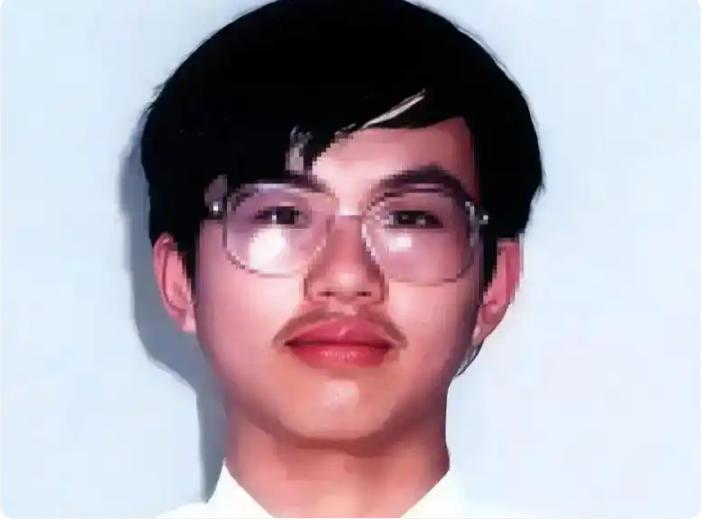 谁能想到，一个全县顶尖的理科状元张来玉，一个被整个县城捧在手心的天才少年，会在南