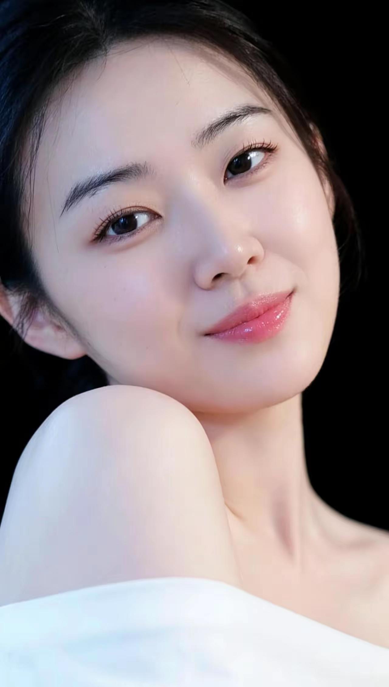 温柔甜美的笑容，照亮整个画面！🌟✨🍎