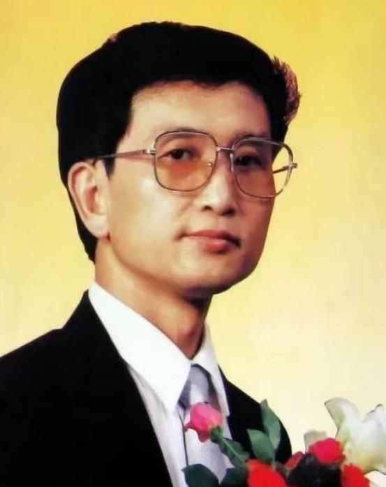 1987年“气功大师”严新声称，他用气功灭了大兴安岭的火灾，其声名瞬间如日中天。