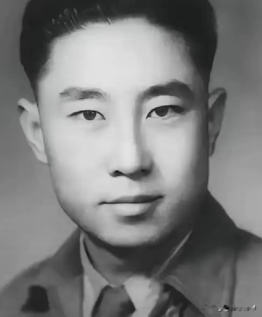 1938年特务校门口抓捕地下党，拦下教员杨文海后却开口发问：你认识侯振斋吗？
 