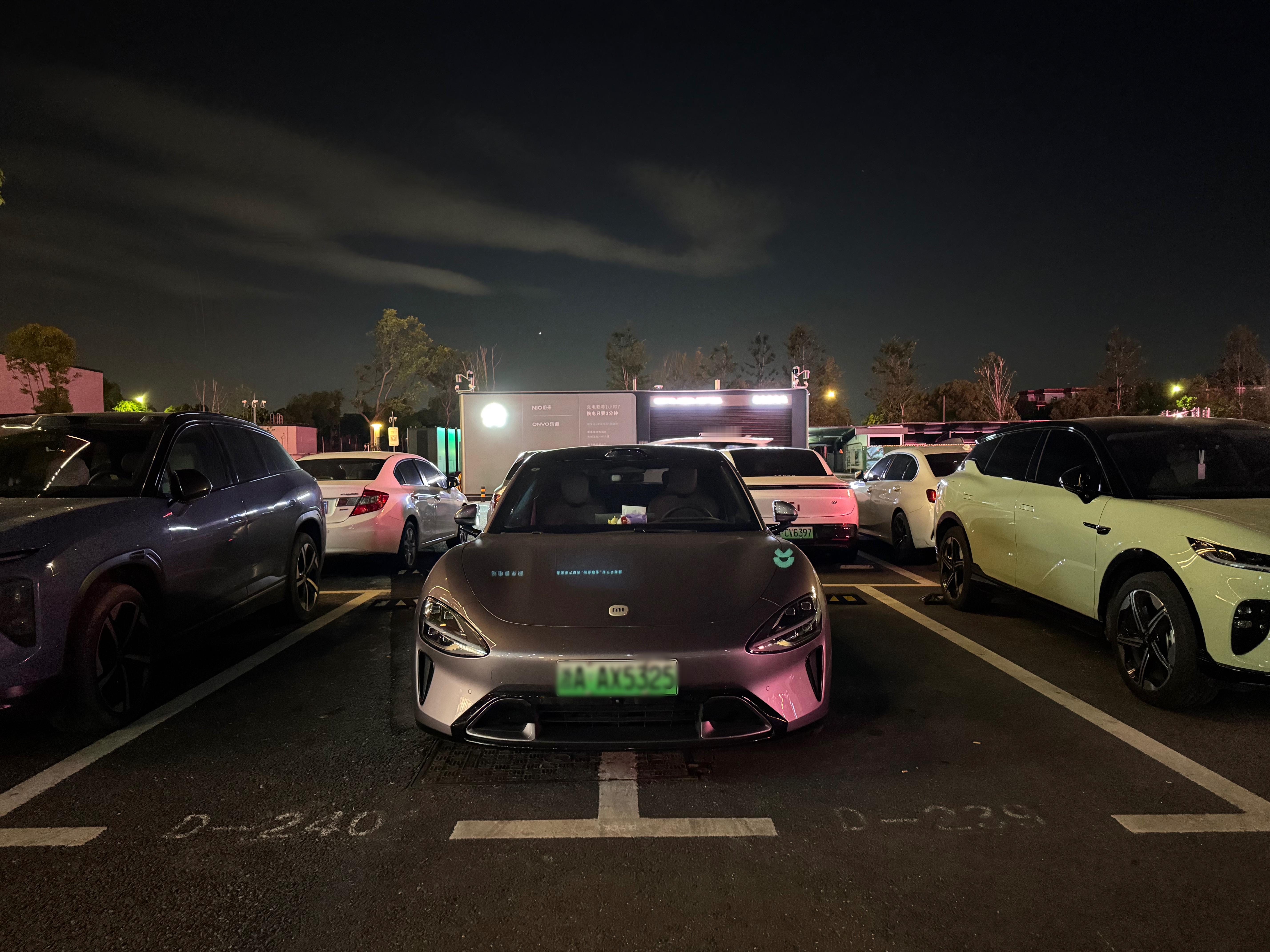小米汽车回应再获奖昨天看到一辆小米SU7这样停车……车主这素质……哎…… ​​​