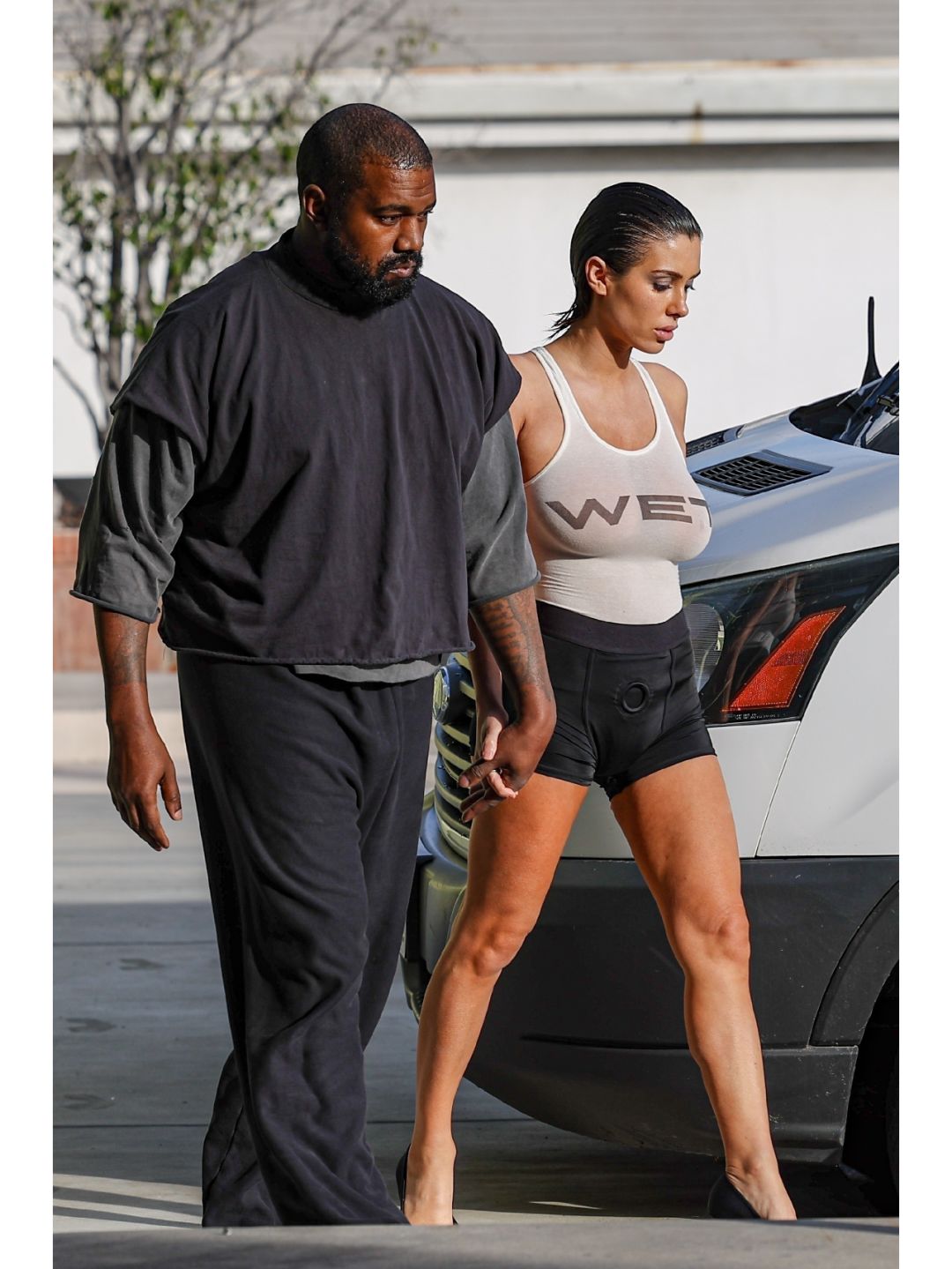 Kanye疑似爱玩「第四爱」