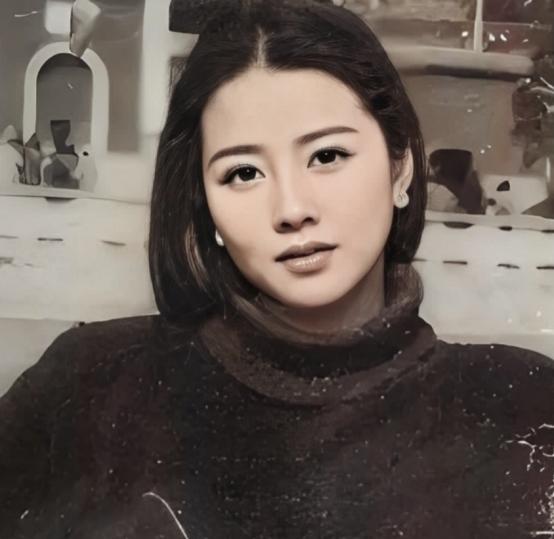 1969年，17岁的女知青张梅香被领导叫到办公室，一把将她抱住，绝望之际，她没有