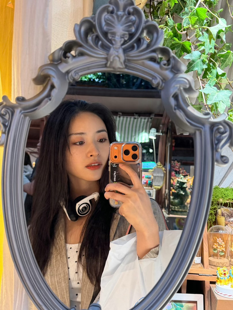 沈月谭松韵听不懂的疼痛文学哈哈哈哈17岁少年一开口就是青春伤痛文学！满脑子“逃离