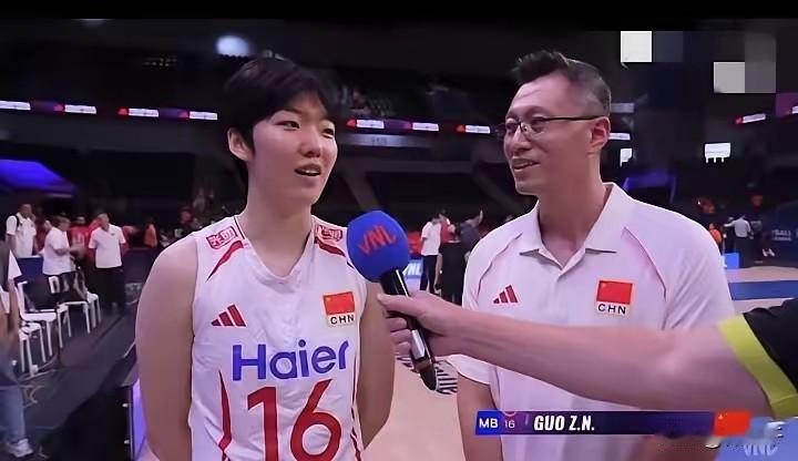 2:3，中国女排输在发球，泰国队赢在二传。

中国队赢的2局主要靠发球，1局靠1