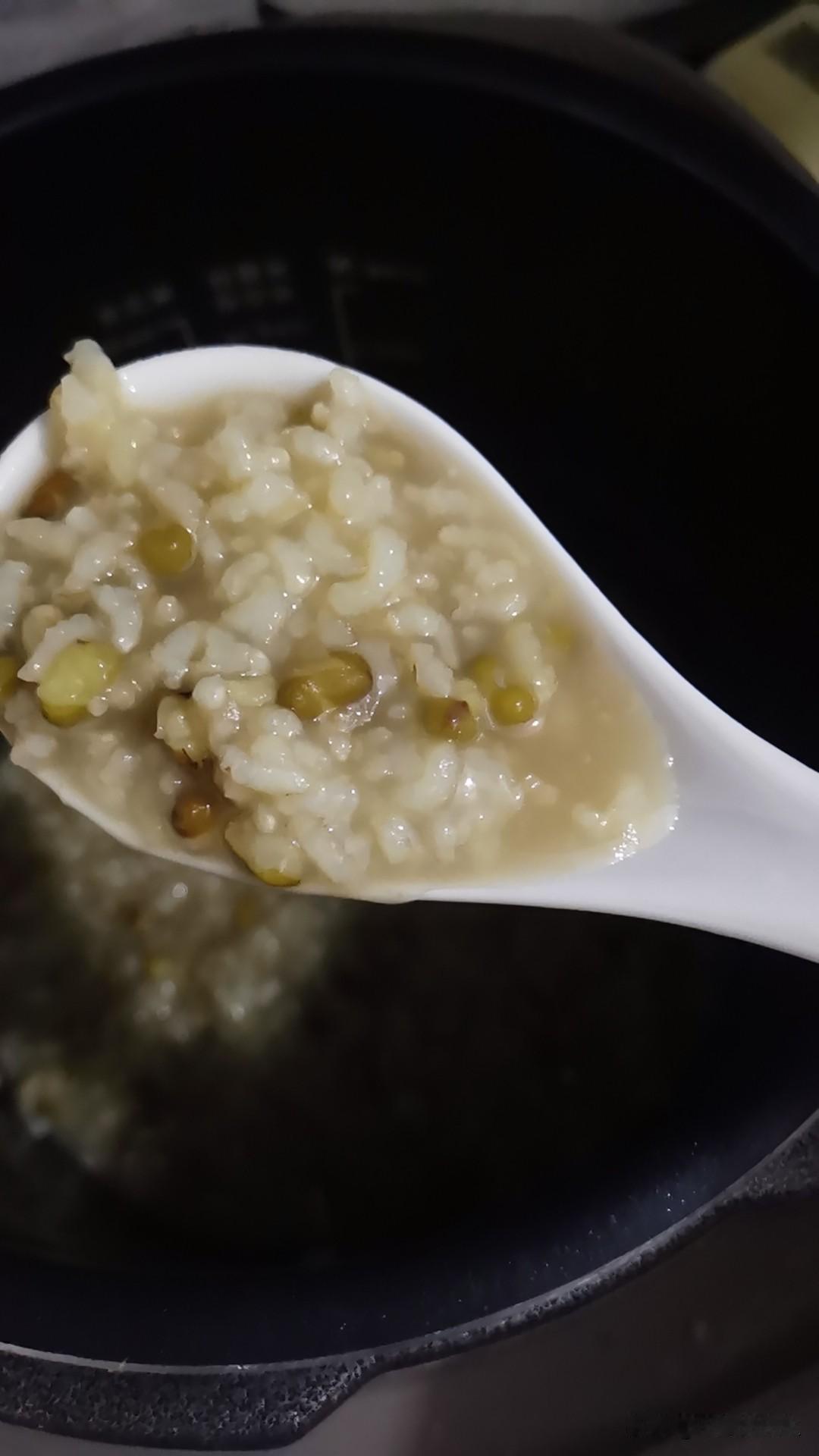 绿豆大米粥绝配，最好用电压力锅煮，软糯、粘糊。