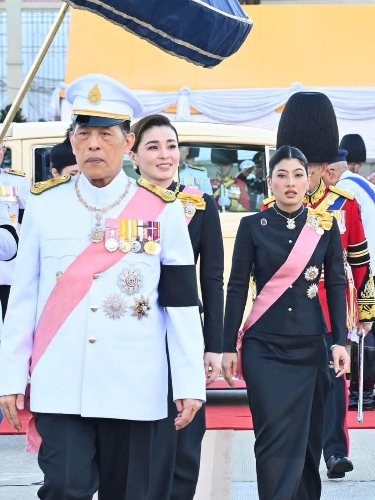 苏提达陪泰王祭祖，一起祭奠朱拉隆功国王
2026年10月23日，周五下午五点多，