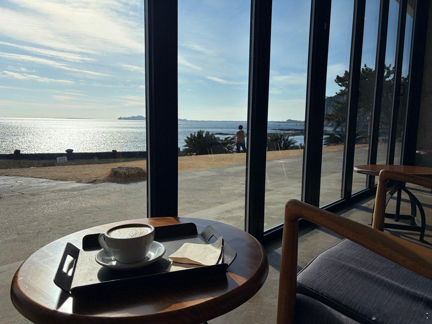 大概两年前我的判断是，这个行业的发展会僵住，因为谁也不退出，并不能够发生之前像谁