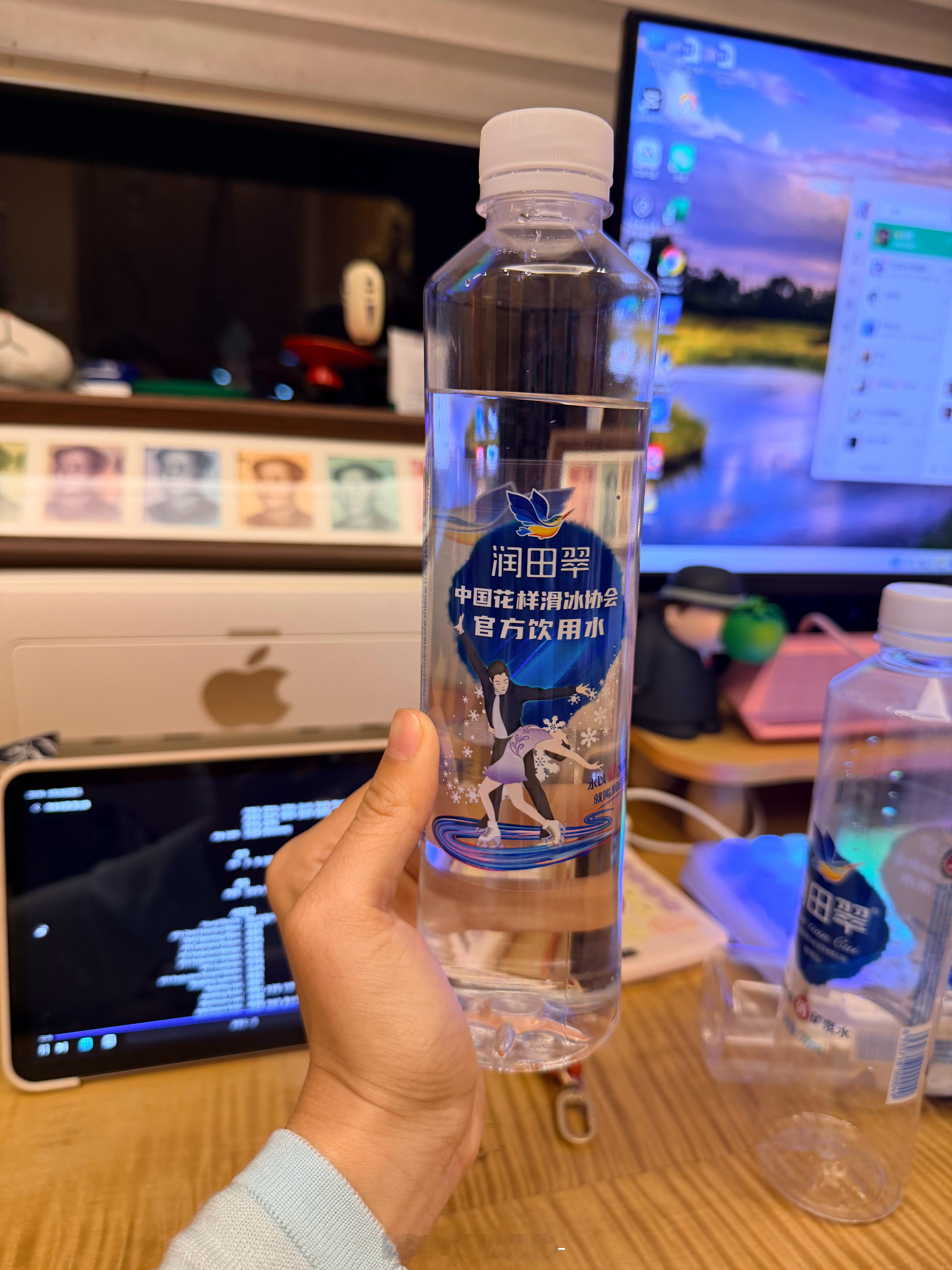 我爸给我搬来了几箱水告诉我这是不是他被谁骗了买的智商水？ 