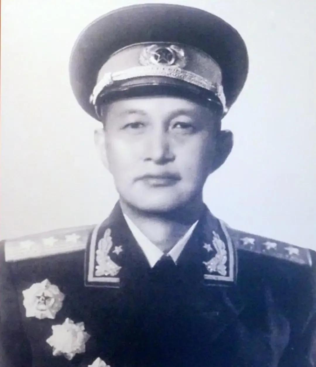 洪学智被称为“六星上将”是一种形象的说法，主要是他在1955年和1988年两次被
