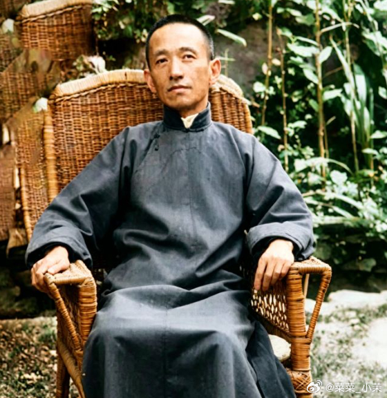 1948年11月12日凌晨，南京湖南路508号陈公馆内，五十八岁的陈布雷服下整瓶