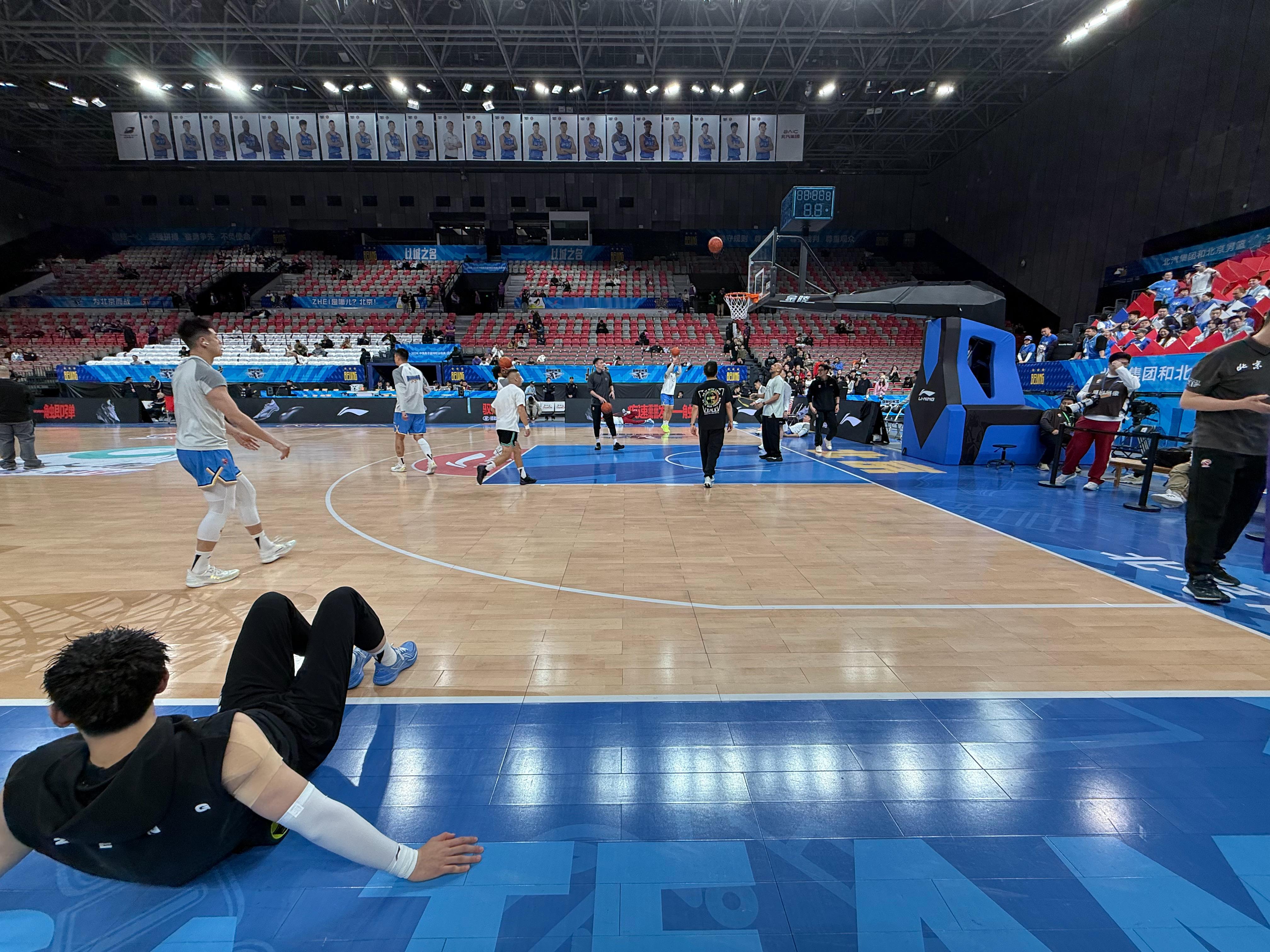 赵睿、曾凡博都在热身了北京男篮vs北控男篮