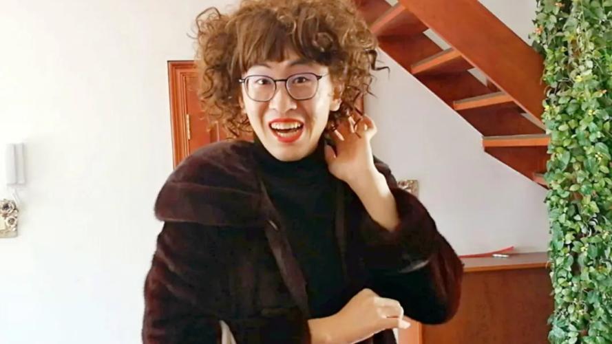 坐拥两千万粉丝的知名博主突然宣布停更，直言自己实在撑不住了。长期高强度创作消耗身