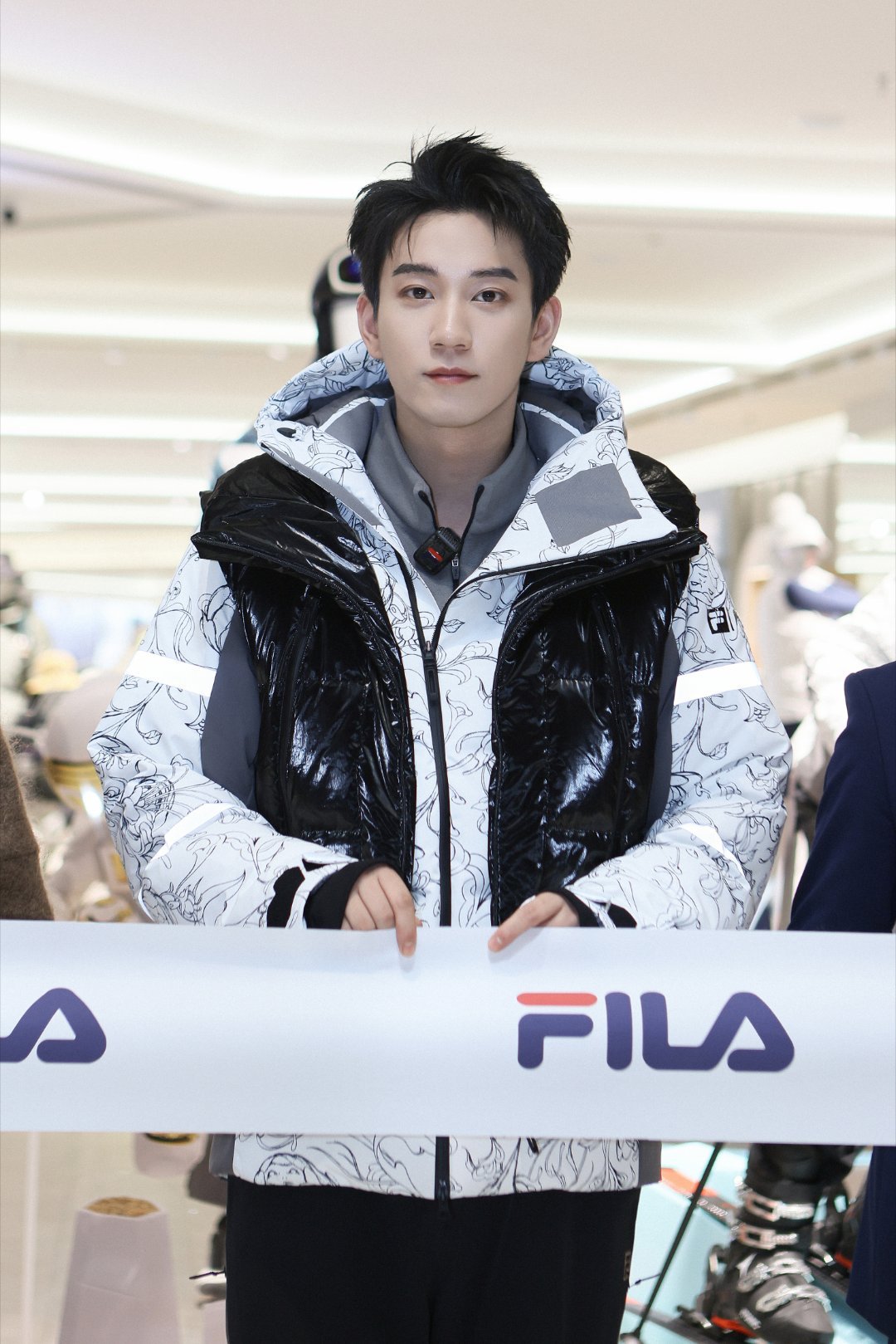 #FILA高级运动羽绒#设计感也太强了！杭州万象城V6旗舰店王子奇的适清爽男大又