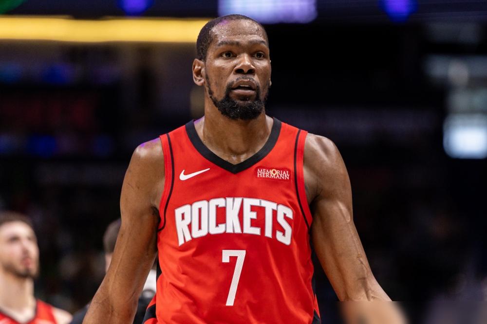 别再吹什么21分大逆转了。我告诉你，那根本不是战术，那是一场更衣室的屠杀。
乌