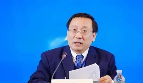 一个民族的前进路上，总有人下错了车、看错了方向。那些早早“物理脱离”中国、又在精