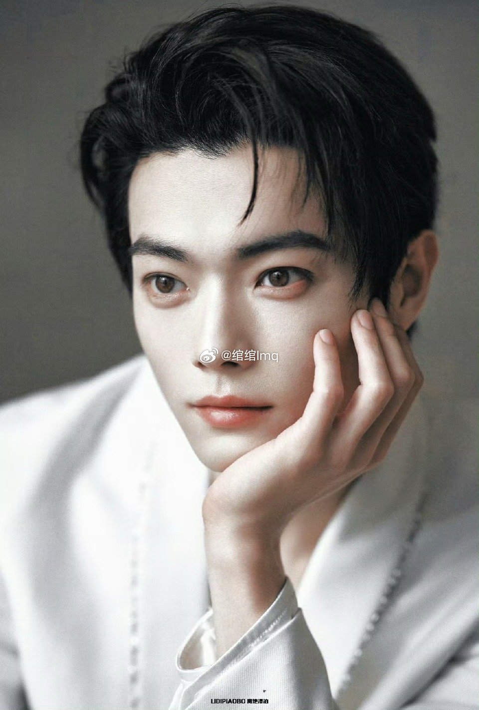 许凯自曝左脸曾缝过八针许凯自曝左脸曾缝过八针吓人，许凯自曝左脸缝过八针，但是具体