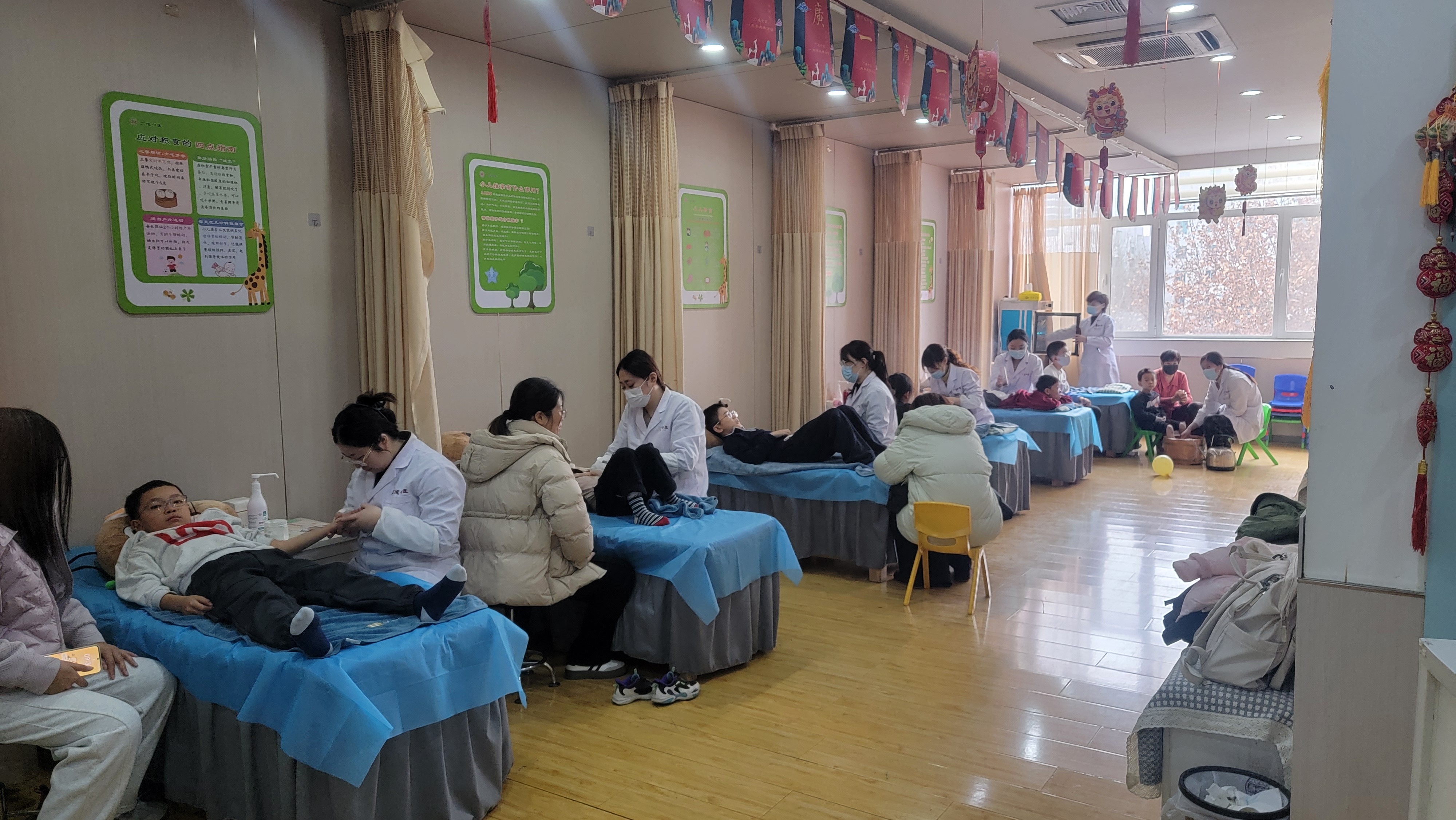 中医儿科“不执于有，不困于无”的理念可通过脾胃调理与情志调护两大核心场景落地，形