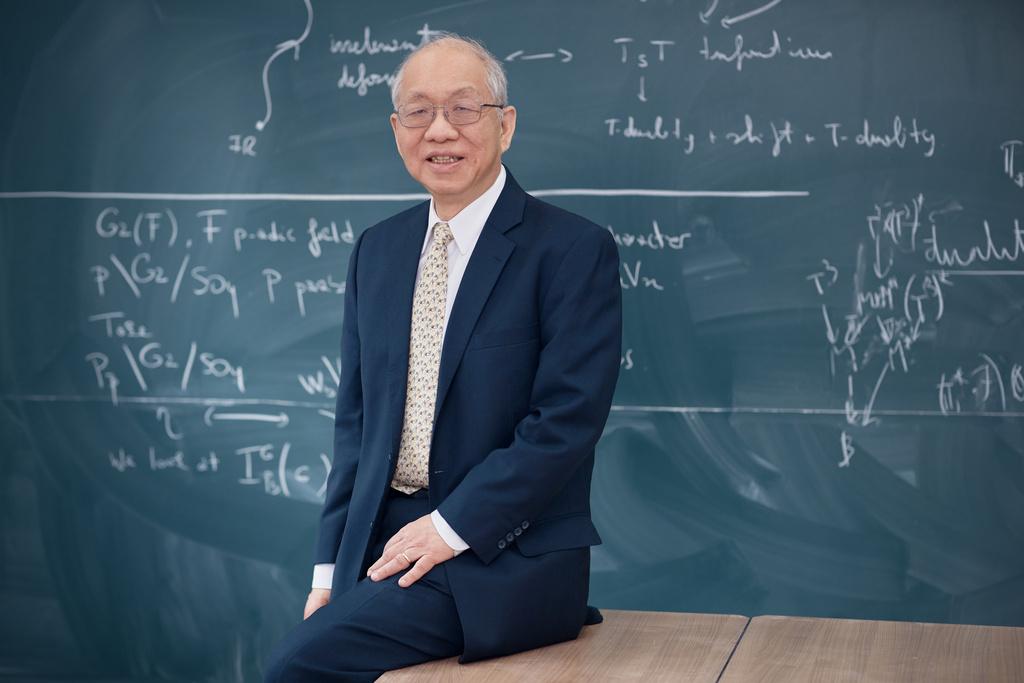 遮羞布彻底被撕开！美籍华裔顶尖数学家丘成桐当众直言，我国整体数学水平落后美国八十