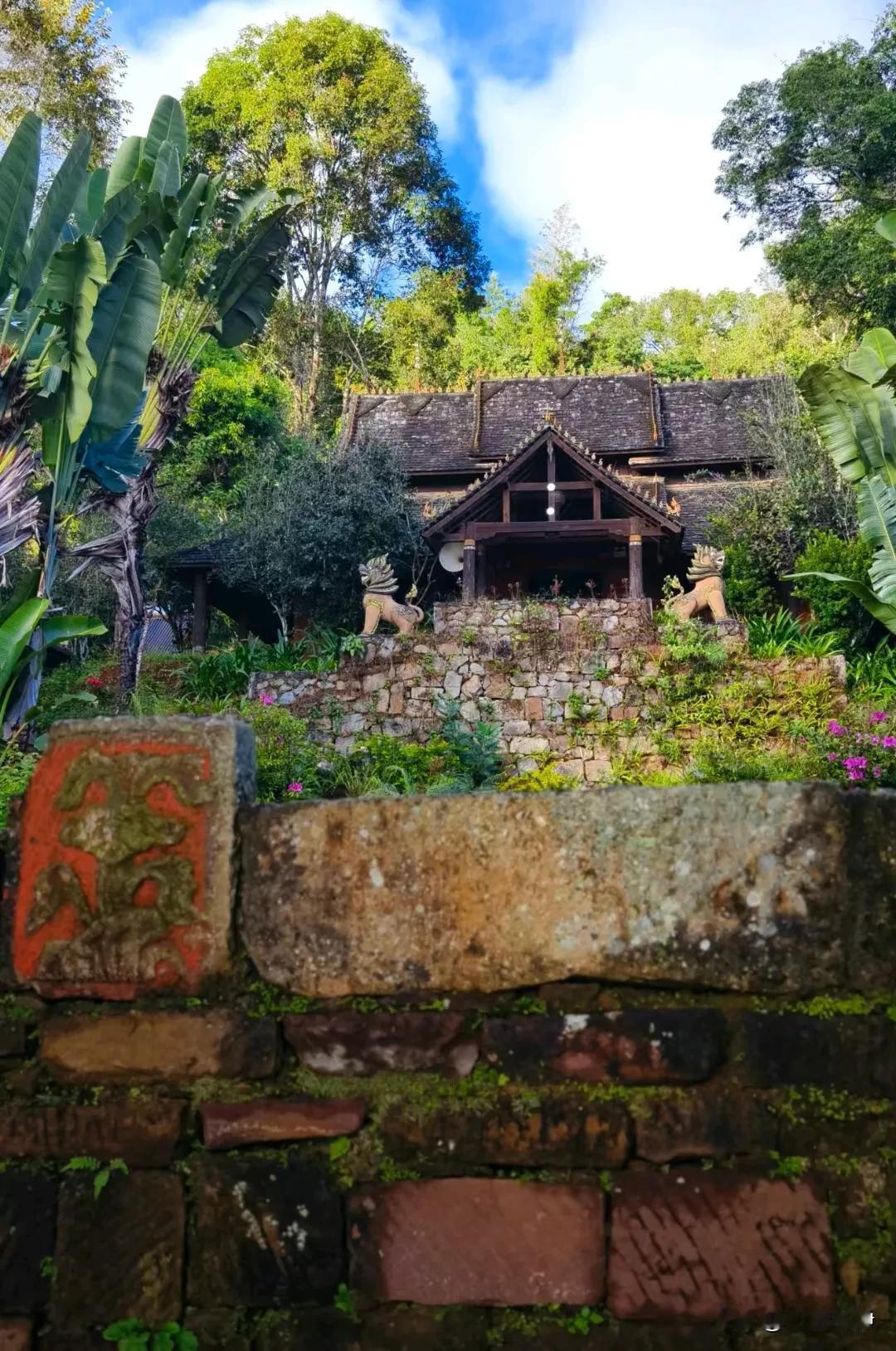 你首先要尊重的人是你自己，因为别人会通过观察你如何对待自己来对待你。
 早安！朋