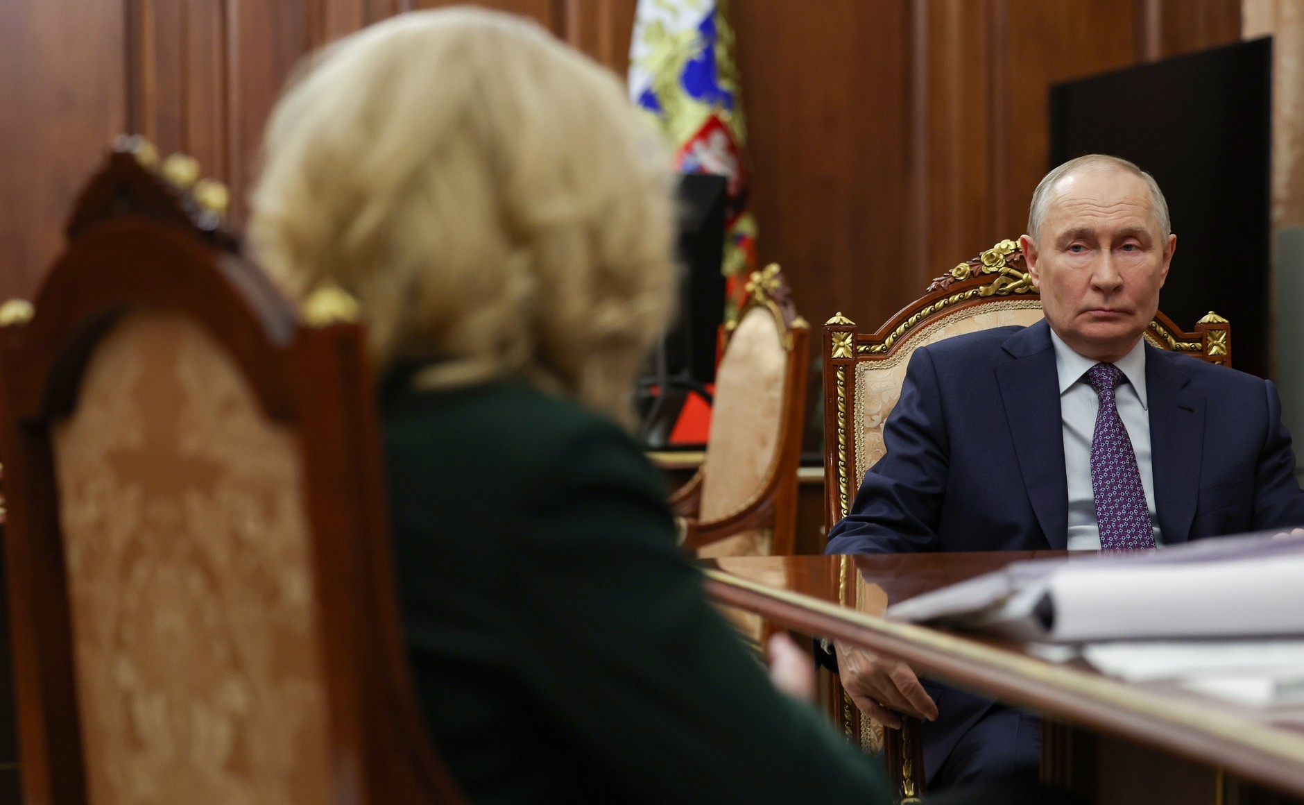 瓦洛佳小朋友  与副总理塔季扬娜·戈利科娃会晤总统与副总理塔季扬娜·戈利科娃举行