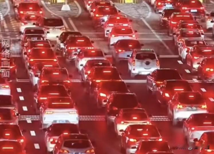 别白跑一趟！高速不免费，打算出远门的知道吗？

2026年中秋假期，高速并不免费