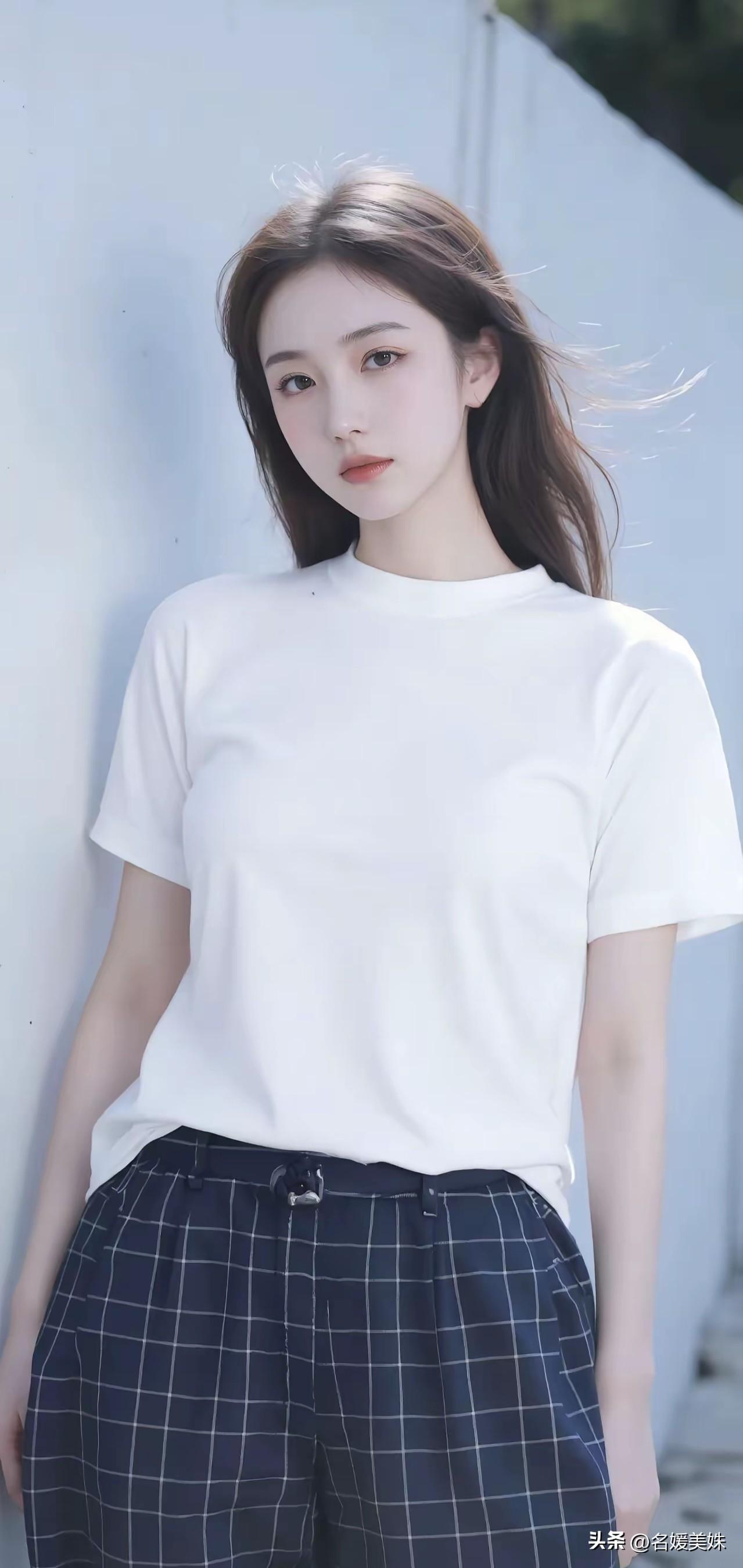 我生命中最糟糕的时刻都是我一个人独自度过的，所以有时候我会觉得爱人或者被爱，都毫