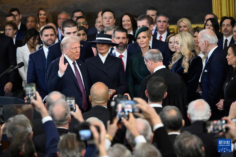 然而，这种负面评价在不同群体中呈现出复杂图景：共和党基本盘仍高度认可其“美国优先