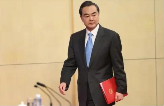 中国正式就“中欧班列”停摆事件，向波兰发出最后通牒！

昨天，抵达华沙的王毅外长